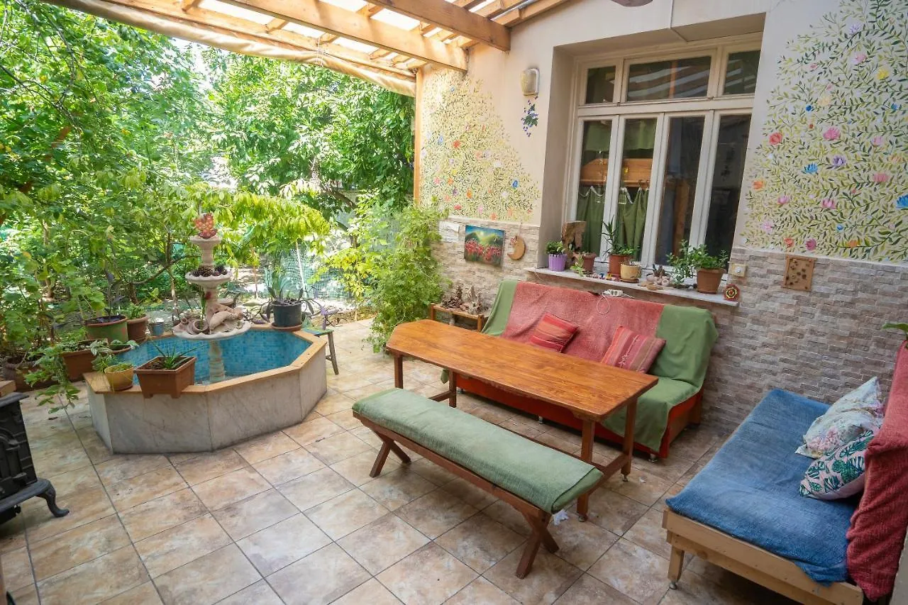 Lotus Garden Hostel İzmir