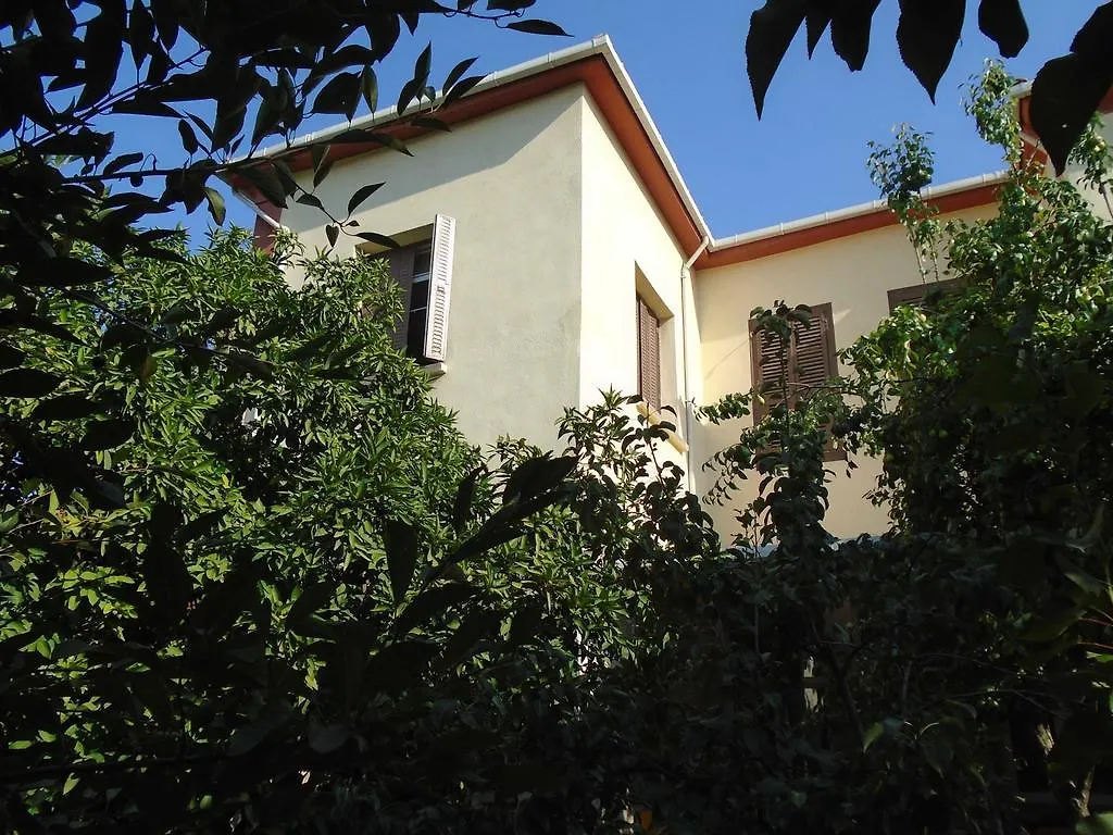 Lotus Garden Hostel Измир