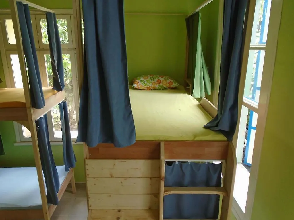 Lotus Garden Hostel Измир Турция