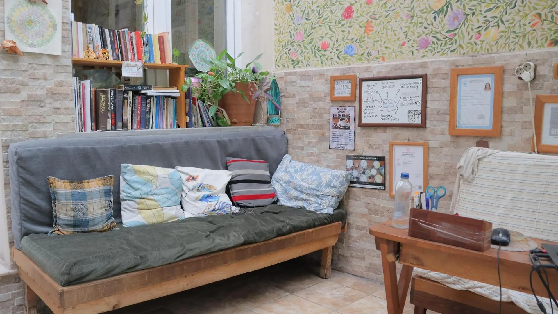 Lotus Garden Hostel Измир Турция