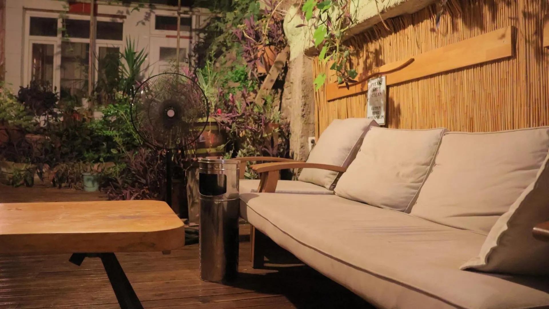 Lotus Garden Hostel Измир 0*,  Турция