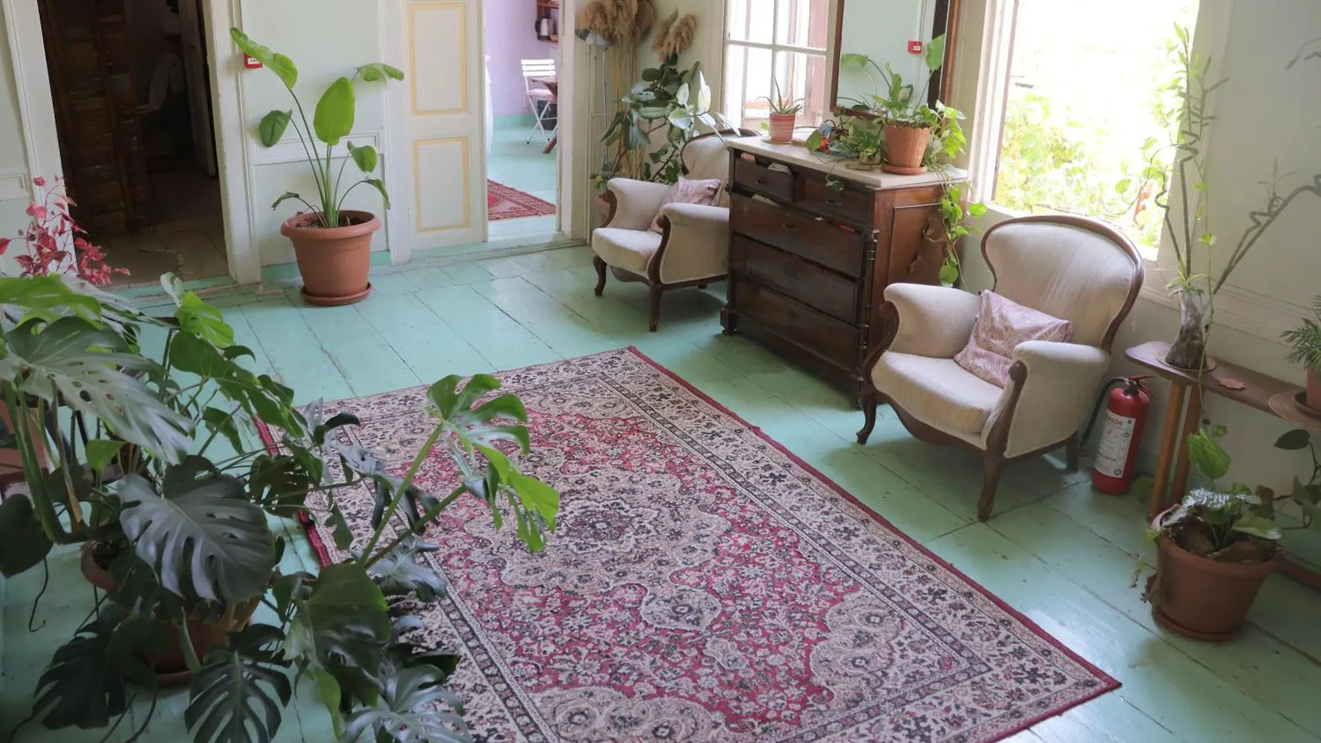 Lotus Garden Hostel Измир