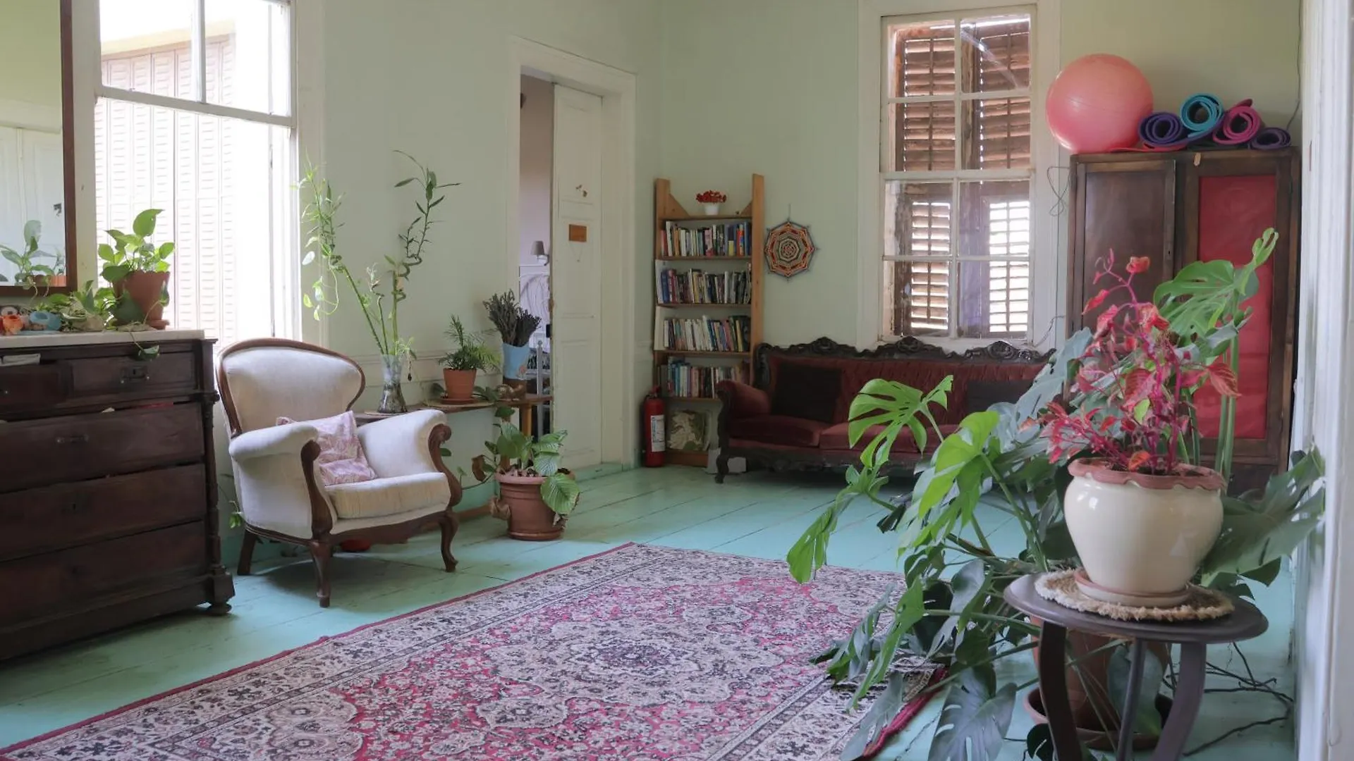 Lotus Garden Hostel Измир