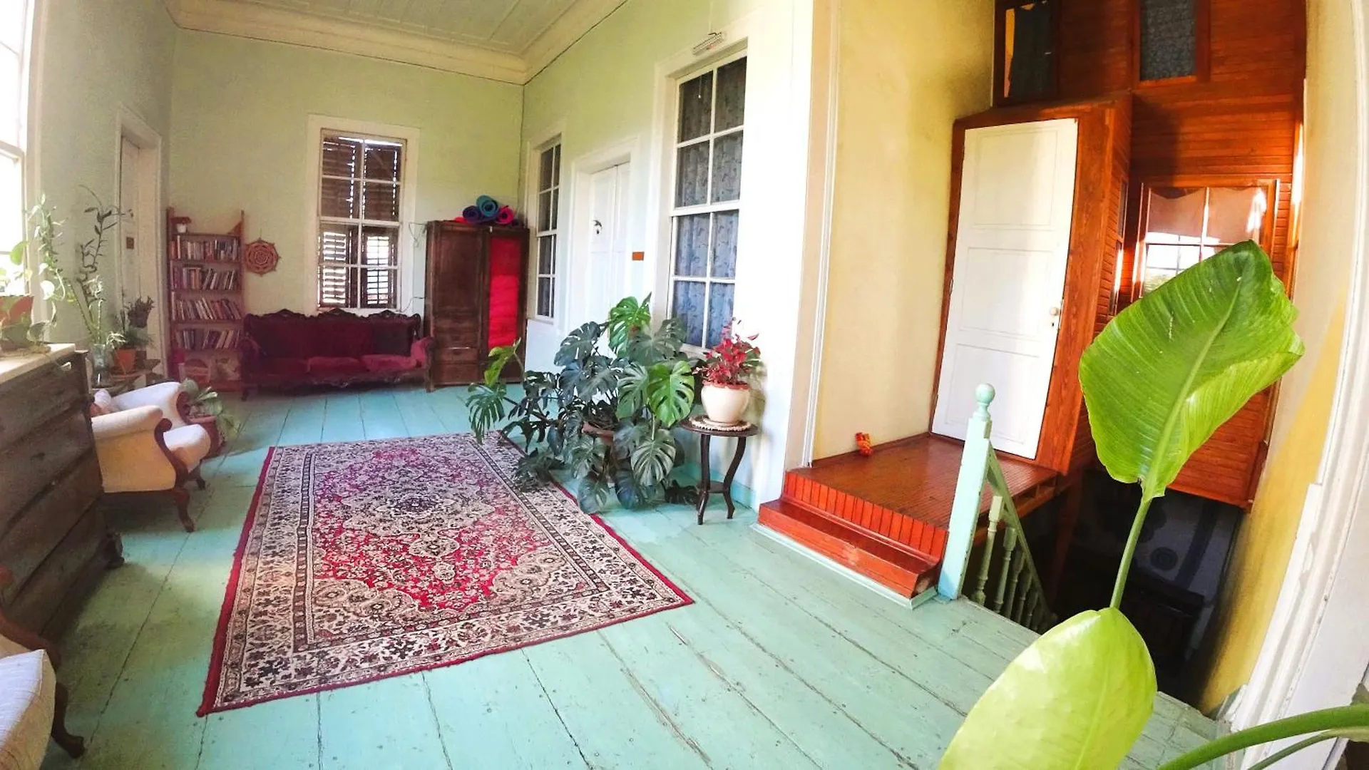 Lotus Garden Hostel Измир