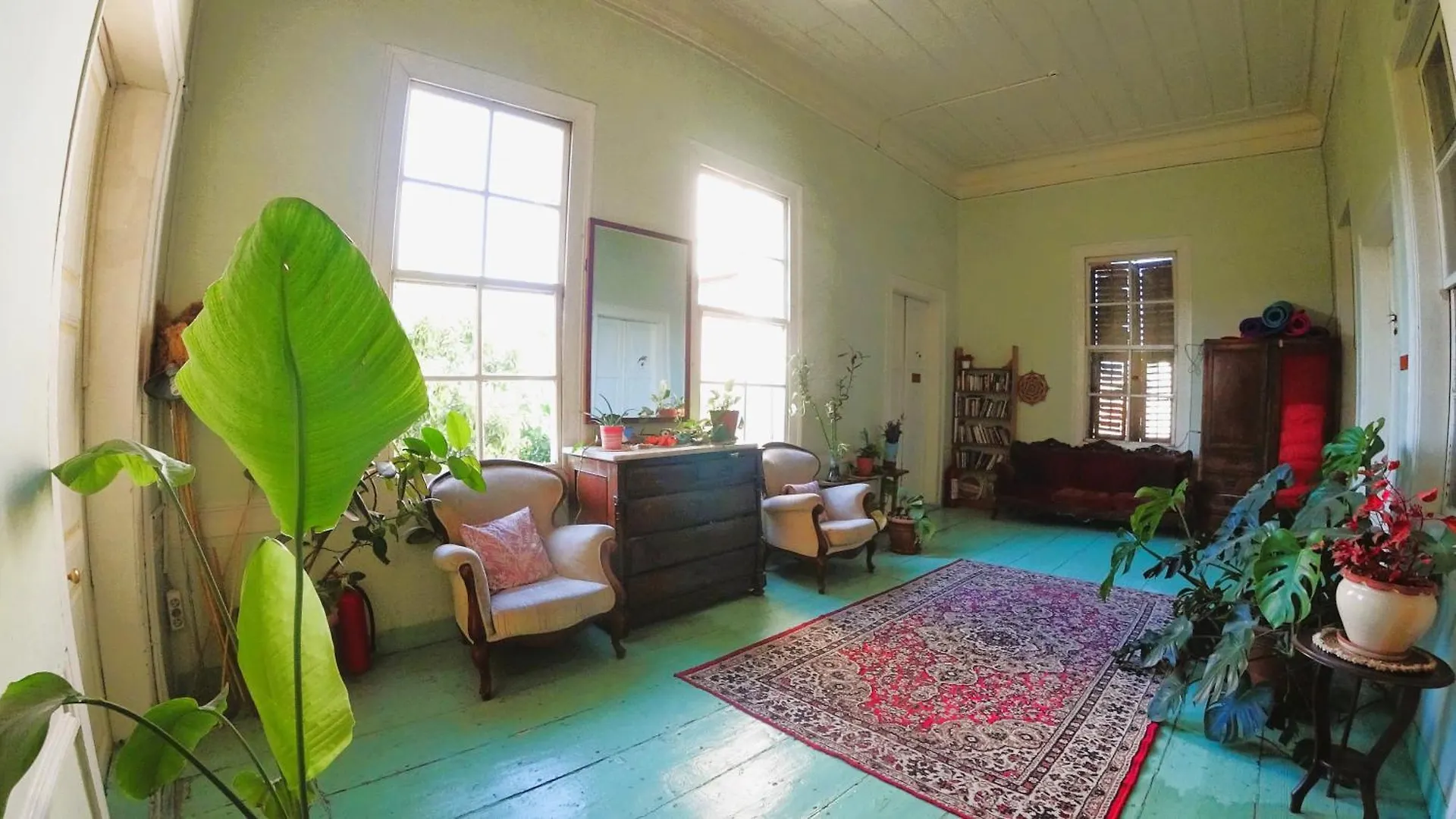 Lotus Garden Hostel Измир