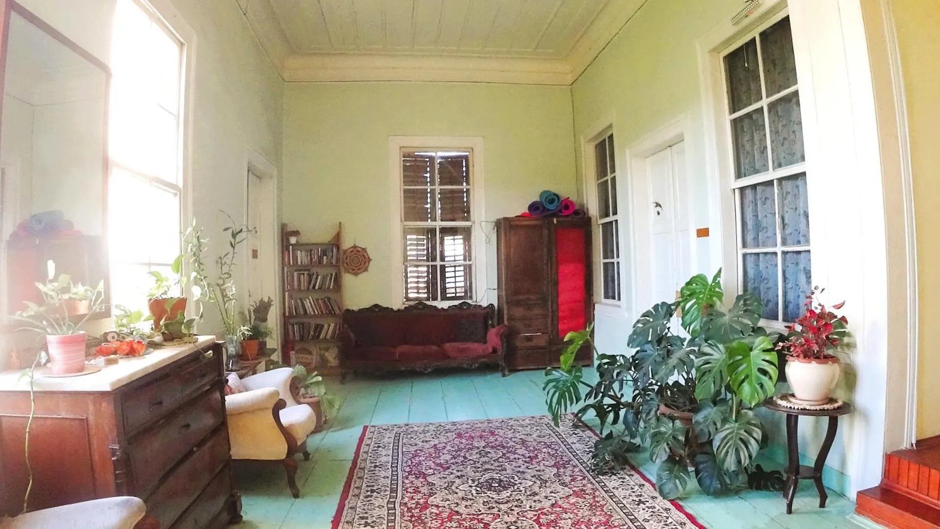 Lotus Garden Hostel Измир