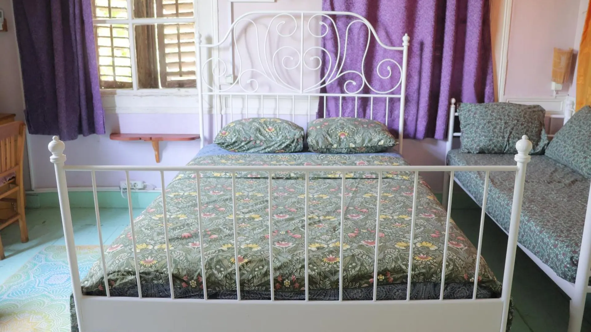 Lotus Garden Hostel Измир