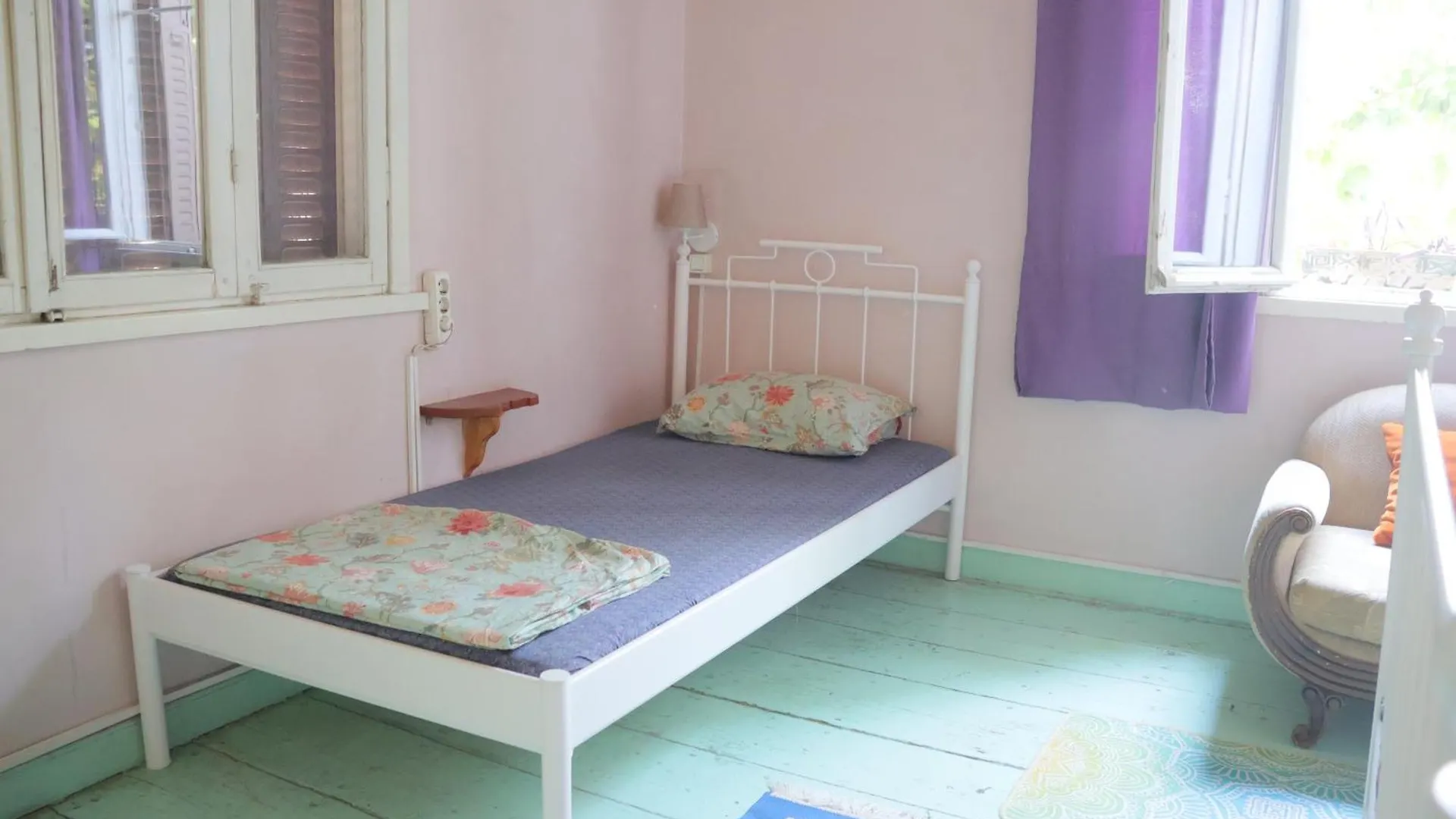 Lotus Garden Hostel Измир