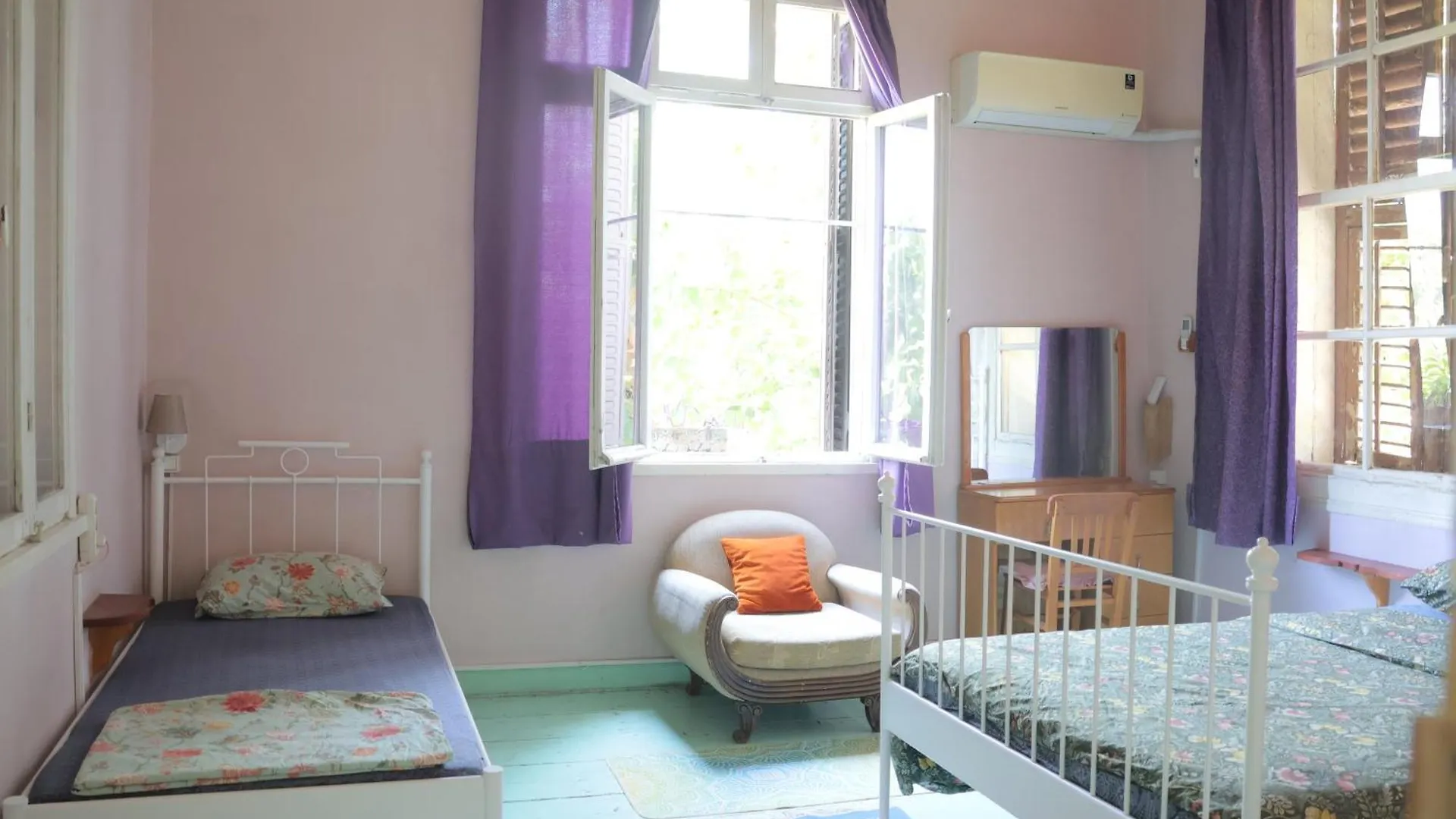 Lotus Garden Hostel Измир