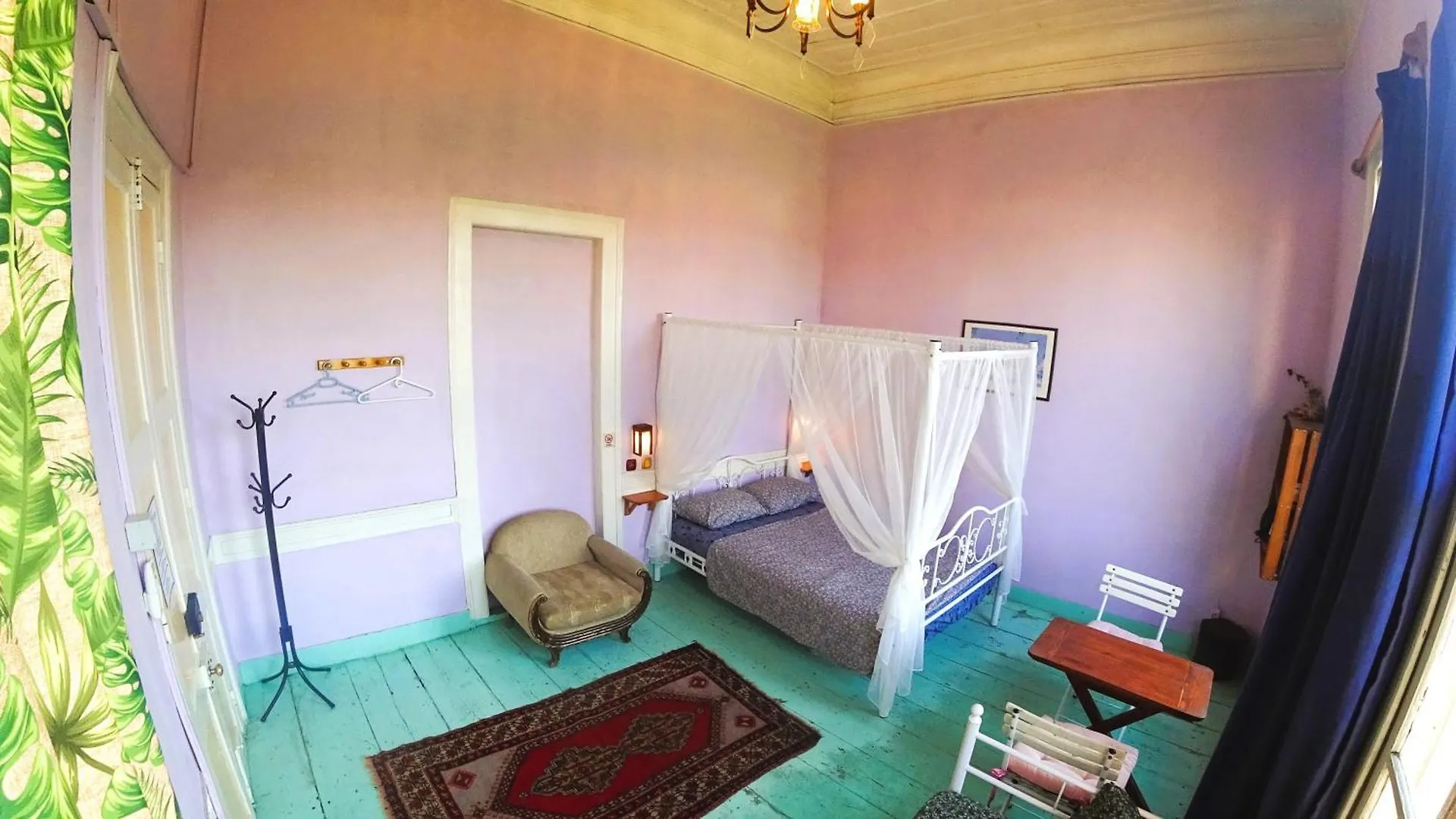Lotus Garden Hostel Измир