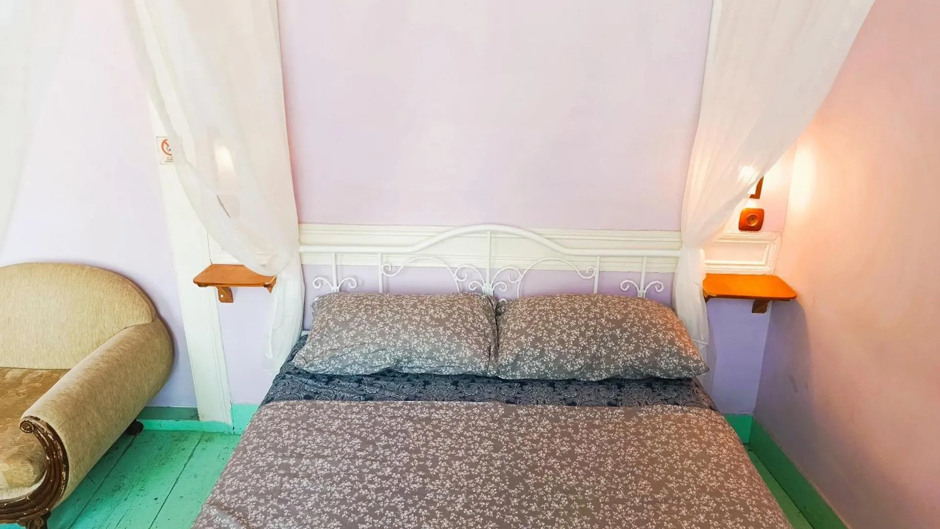Lotus Garden Hostel Измир 0*,